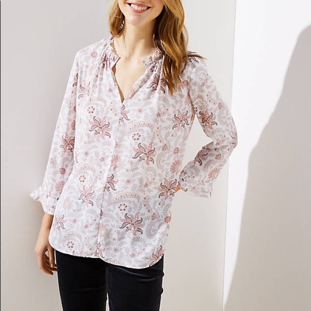 LOFT floral ruffle blouse NEW Pretty🌷🌸